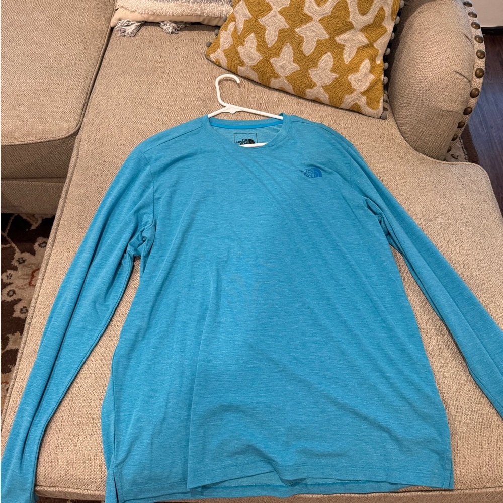 The north face men’s long sleeve. Only worn a couple times.